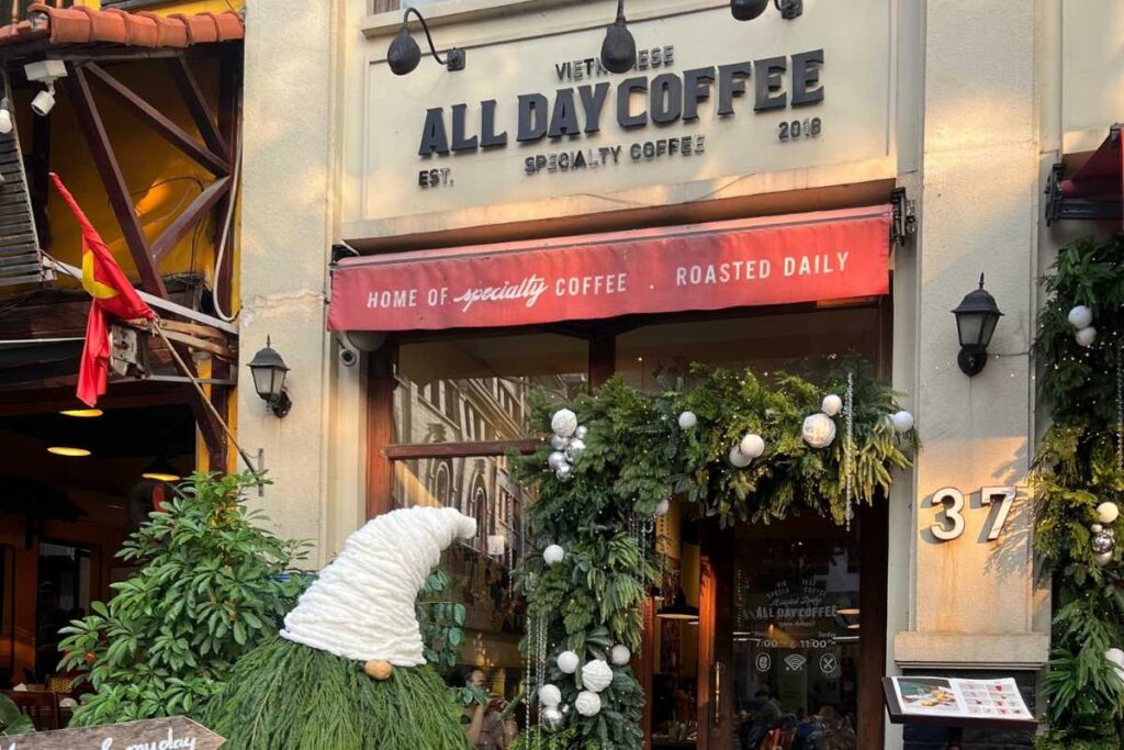 Mặt tiền All Day Coffee 37 Quang Trung - quán cafe đẹp nhất Hà Nội
