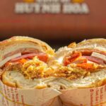 Bánh mì Huỳnh Hoa Quận 1 nổi tiếng với nhân thịt nguội và patê dày đặc