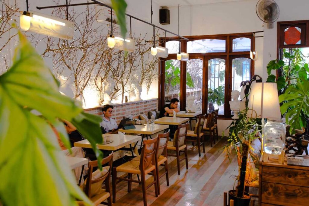 Oromia Coffee & Lounge quán cafe sân vườn đẹp yên tĩnh