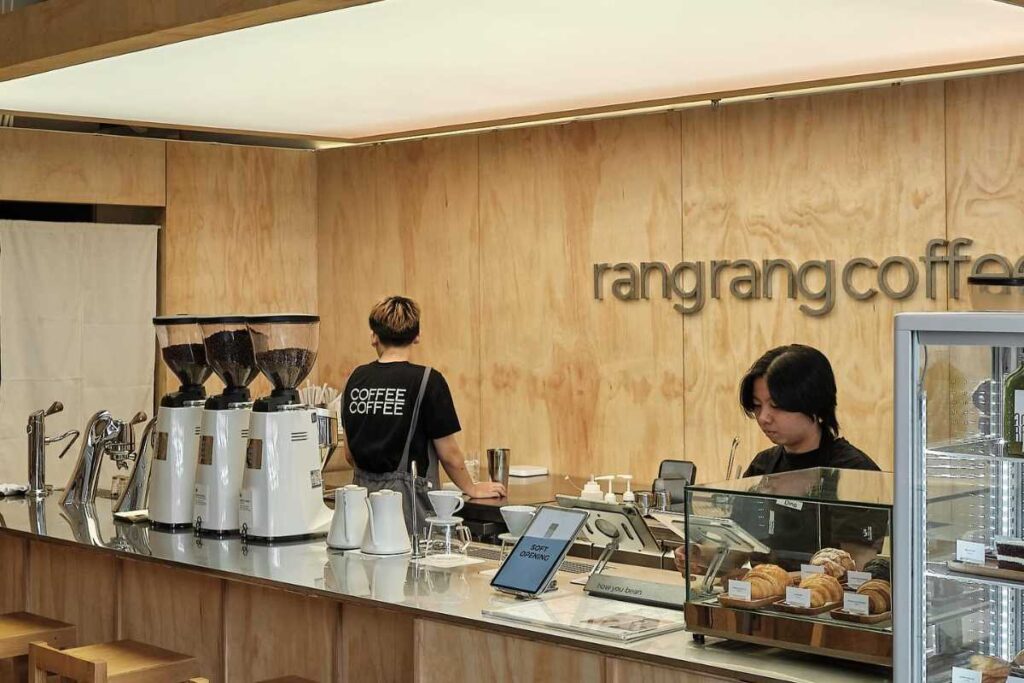 Rang Rang Coffee quán cafe thiết kế tối giản hiện đại